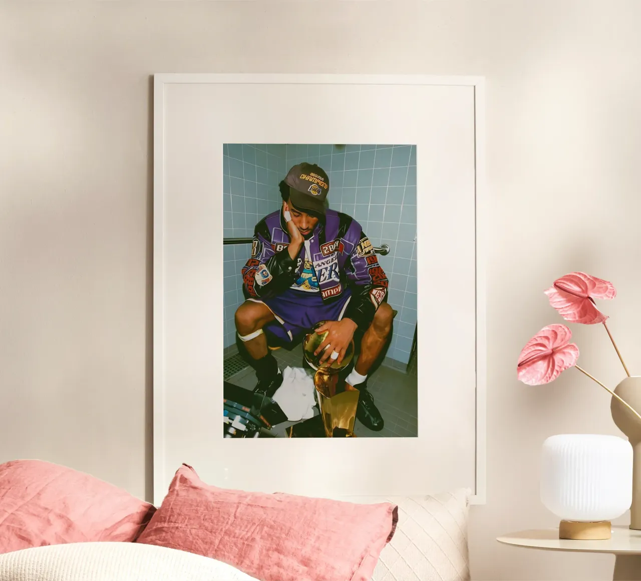 La leggenda abbraccia la vittoria poster da FAKE ARTWORK STORE