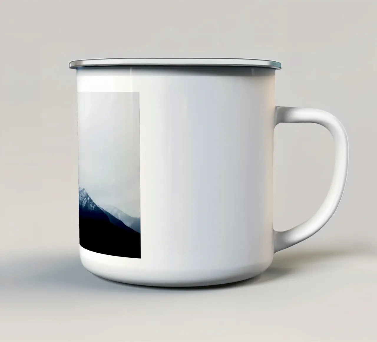Montagna silenziosa tazza in smalto da KISSA STUDIO