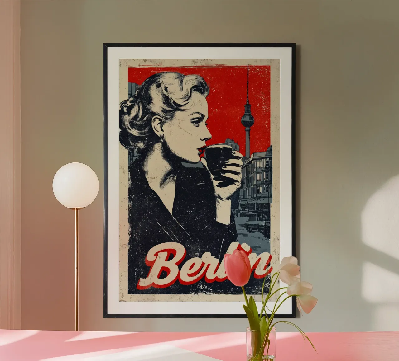 Torre televisiva retrò di Berlino poster con telaio in legno da Vintage Travel Art