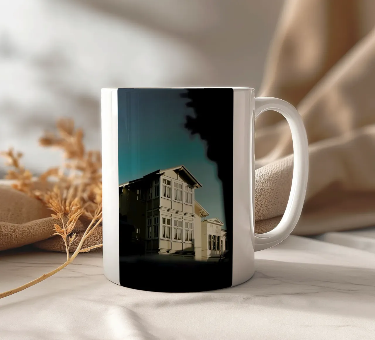 The Hidden House tazza in ceramica da Sebastian Hilgetag