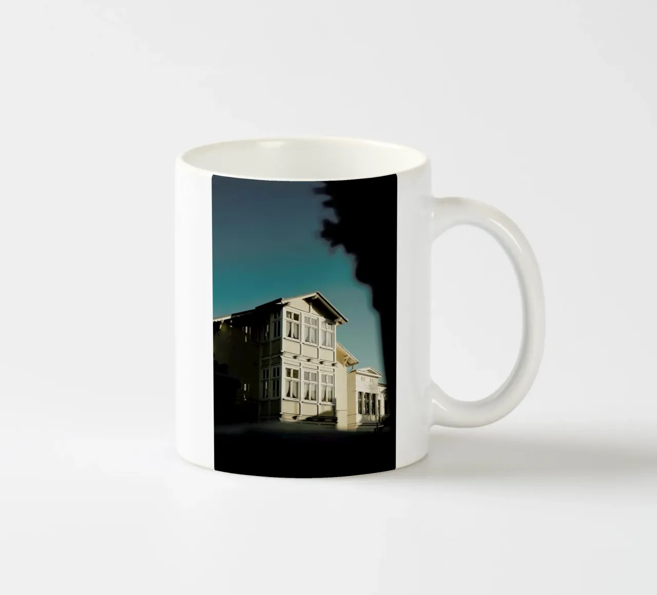 The Hidden House tazza in ceramica da Sebastian Hilgetag