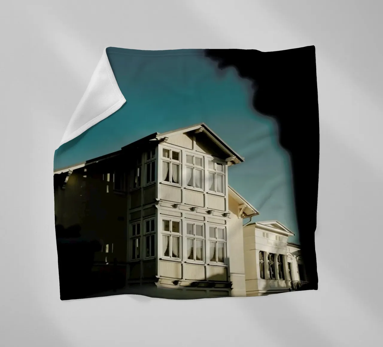 The Hidden House coperta in pile da Sebastian Hilgetag