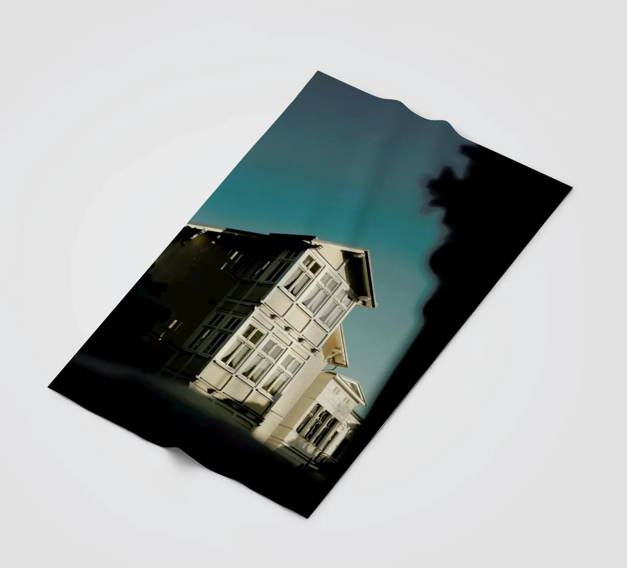 The Hidden House coperta in pile da Sebastian Hilgetag