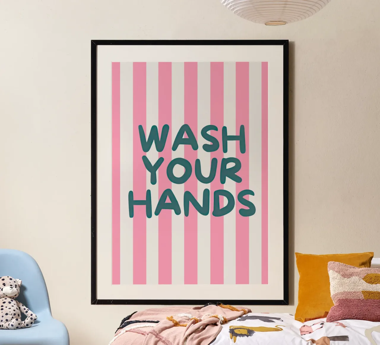 Wash Your Hands poster con telaio in legno da Attaboy Dsgn