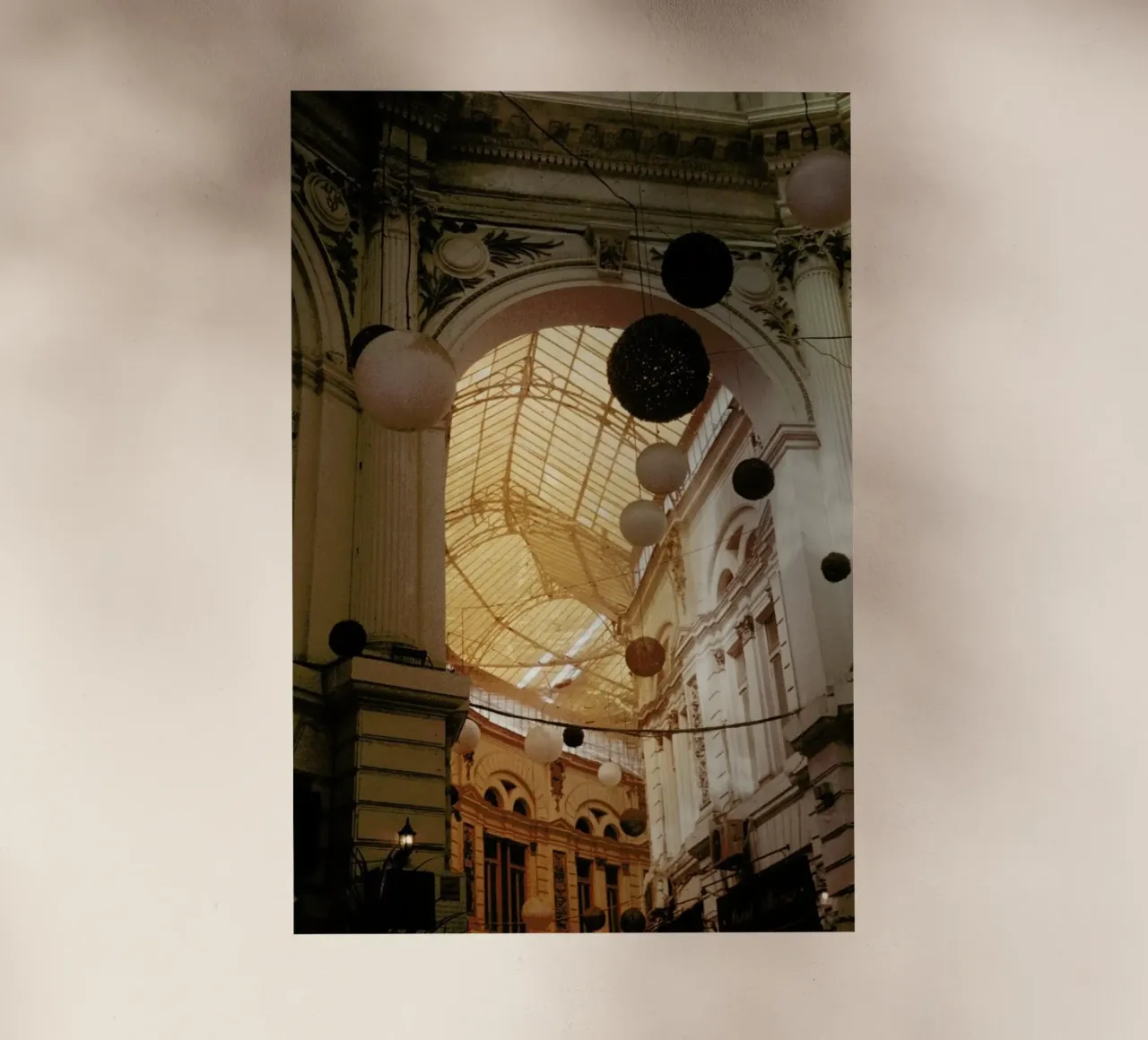 Analog Series Balloons In The Mall pellicola backlit da Sebastian Hilgetag