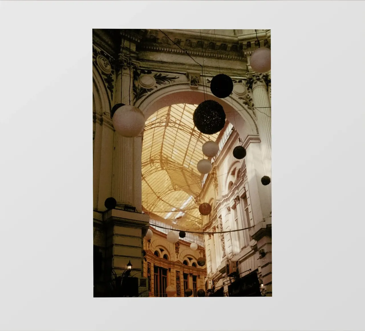 Analog Series Balloons In The Mall telo in pvc da Sebastian Hilgetag