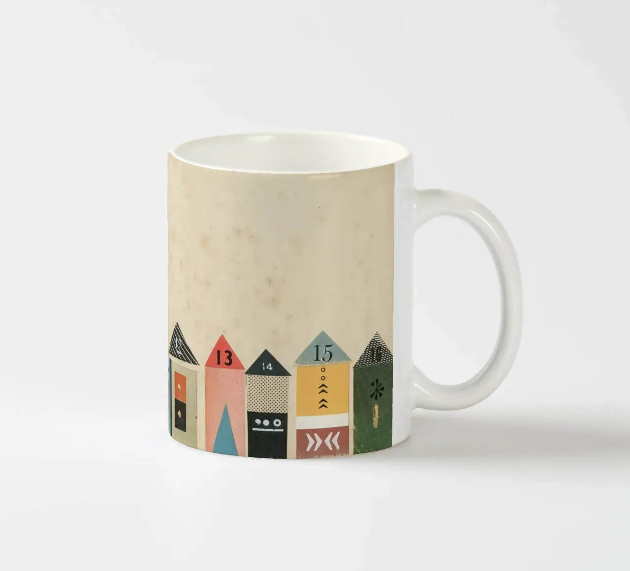 Capanne da spiaggia eclettiche tazza in ceramica da Cassia Beck Collage