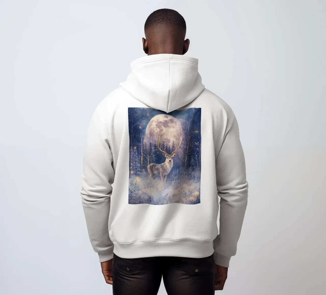 Boho Cervo d'inverno sotto la luna piena Foresta magica di Natale felpa con cappuccio da Gentle Echoes Art