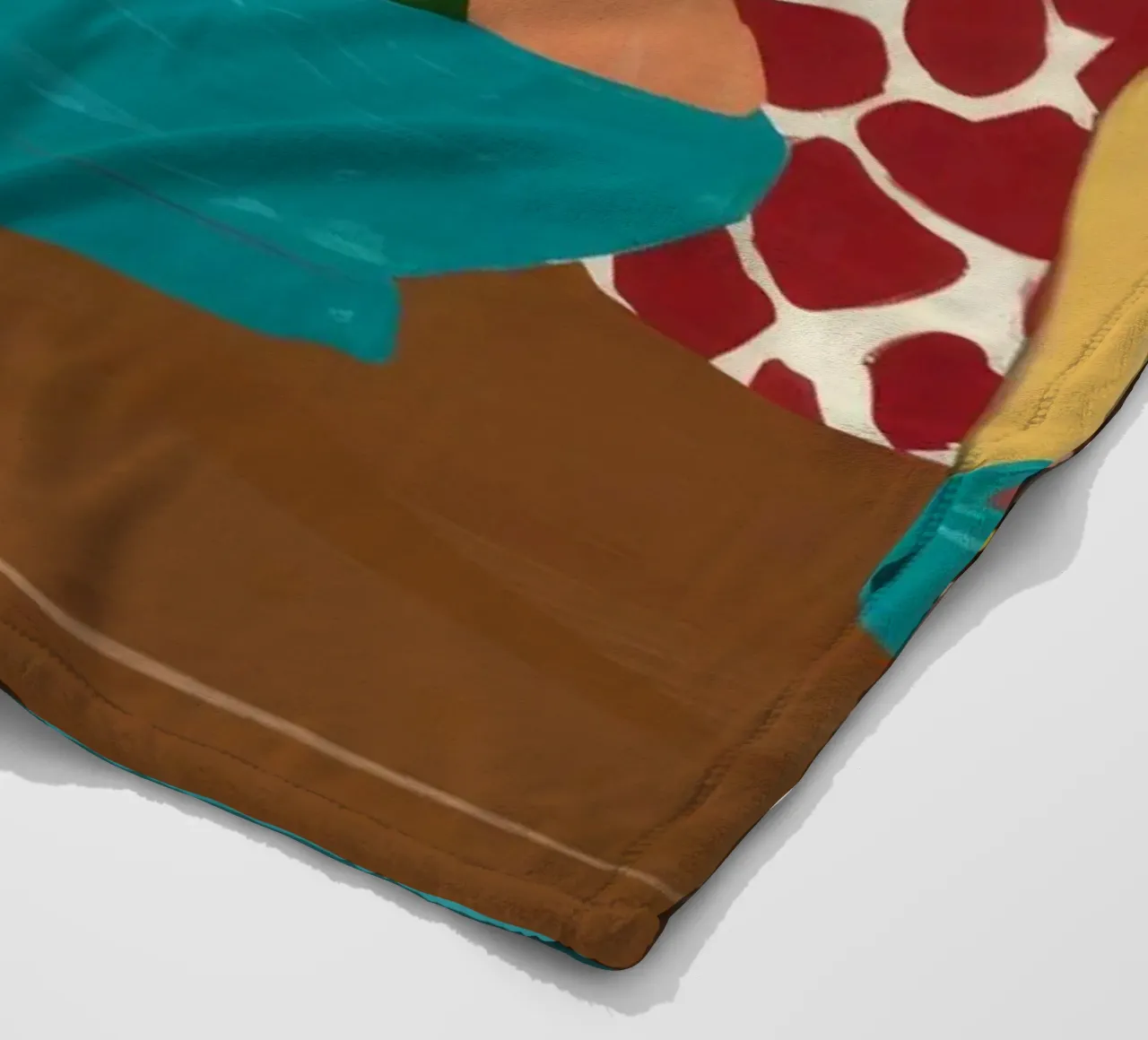 Bottiglie e frutta coperta in pile da Stone Decade