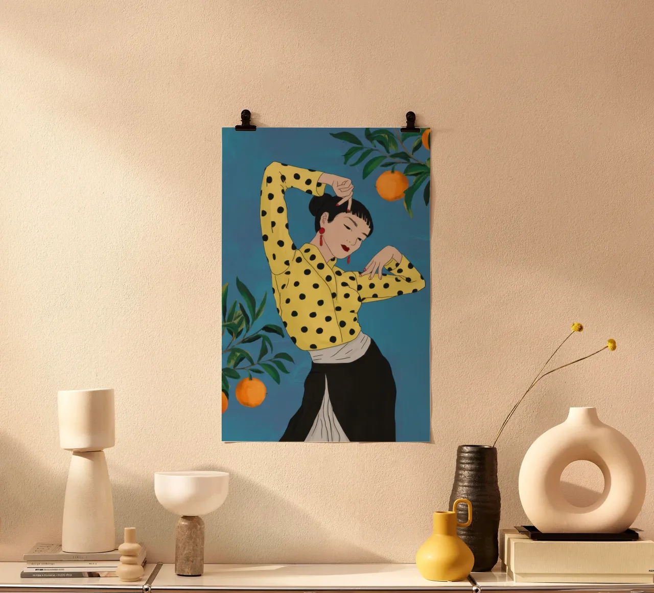 Boschetto arancione a pois poster con telaio in alluminio da Marigold Tiga