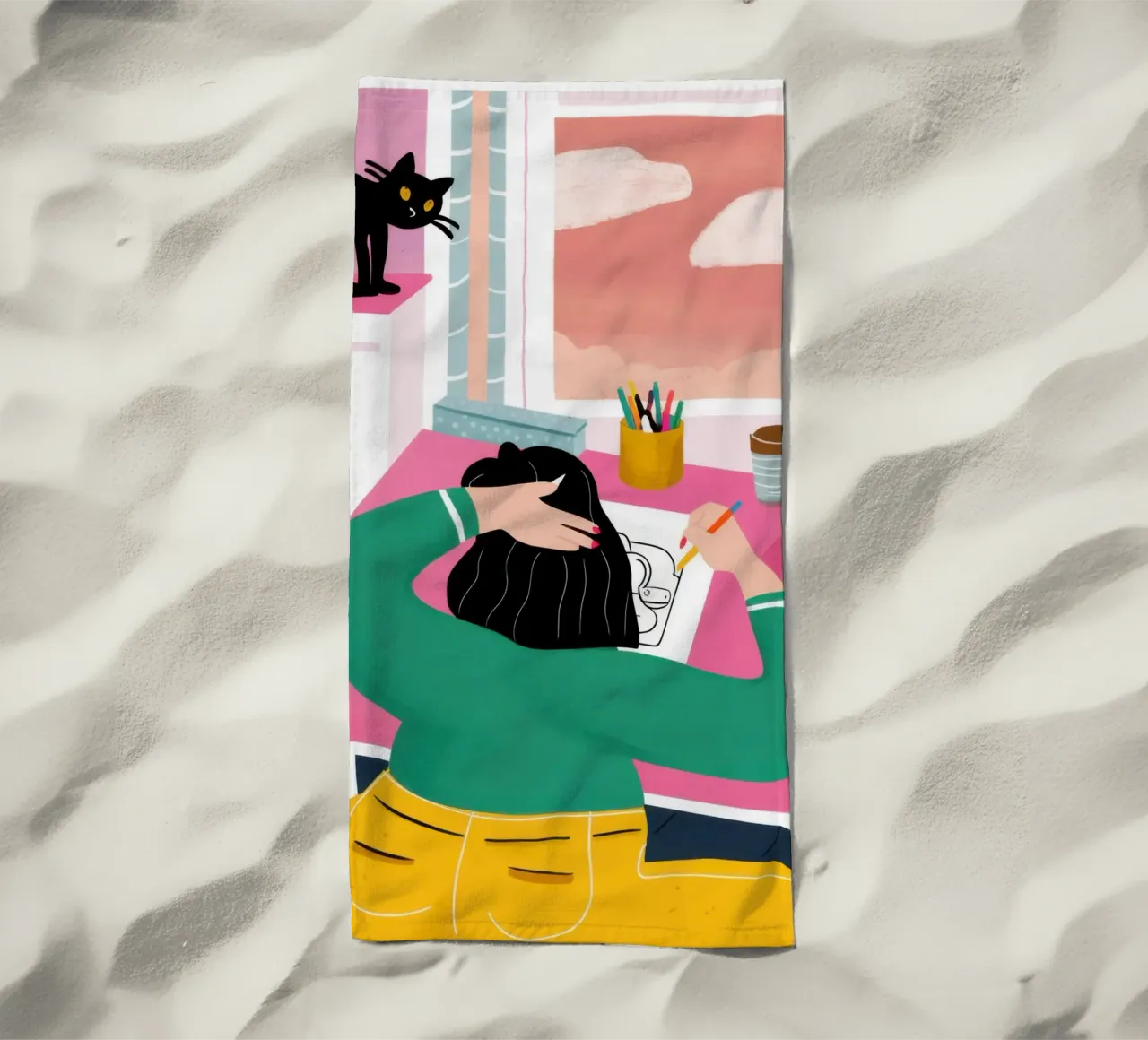 Ablenkung durch die Schreibtischkatze Strandtuch von Pale Aura