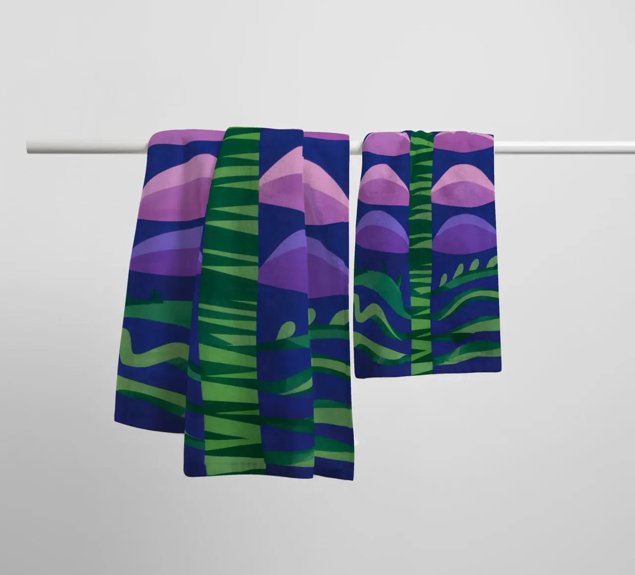 Notturno Baccelli viola asciugamano da bagno da Arcane Lines