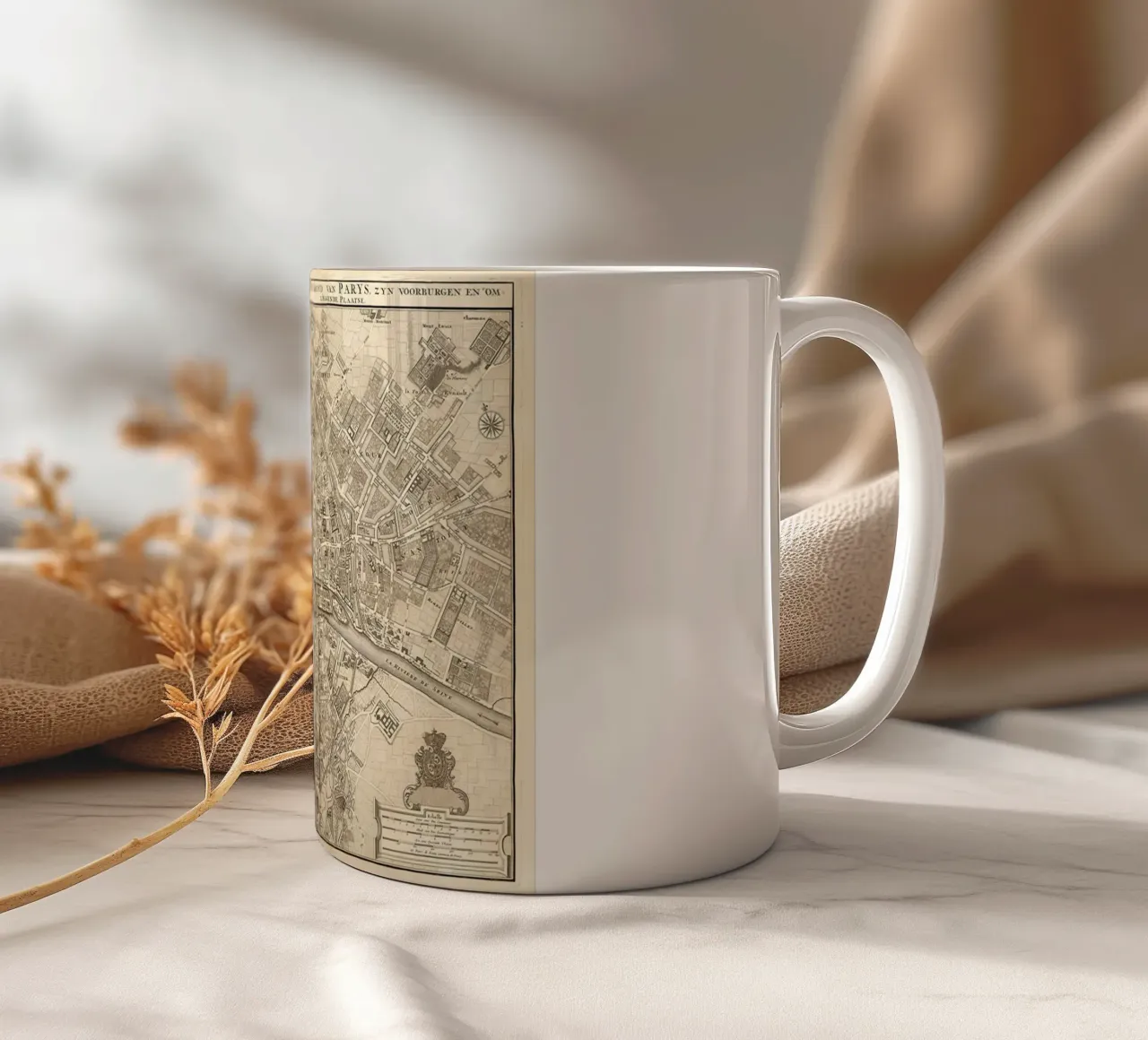 Poster d'epoca con la mappa di Parigi tazza in ceramica da Lyndamaps