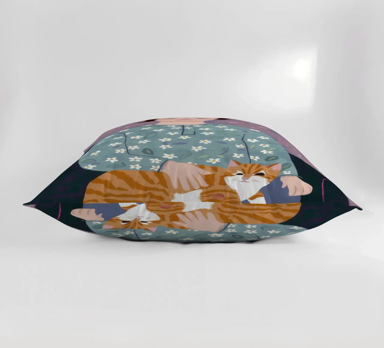 Ginger Cat Cuddle cuscino da Marigold Tiga