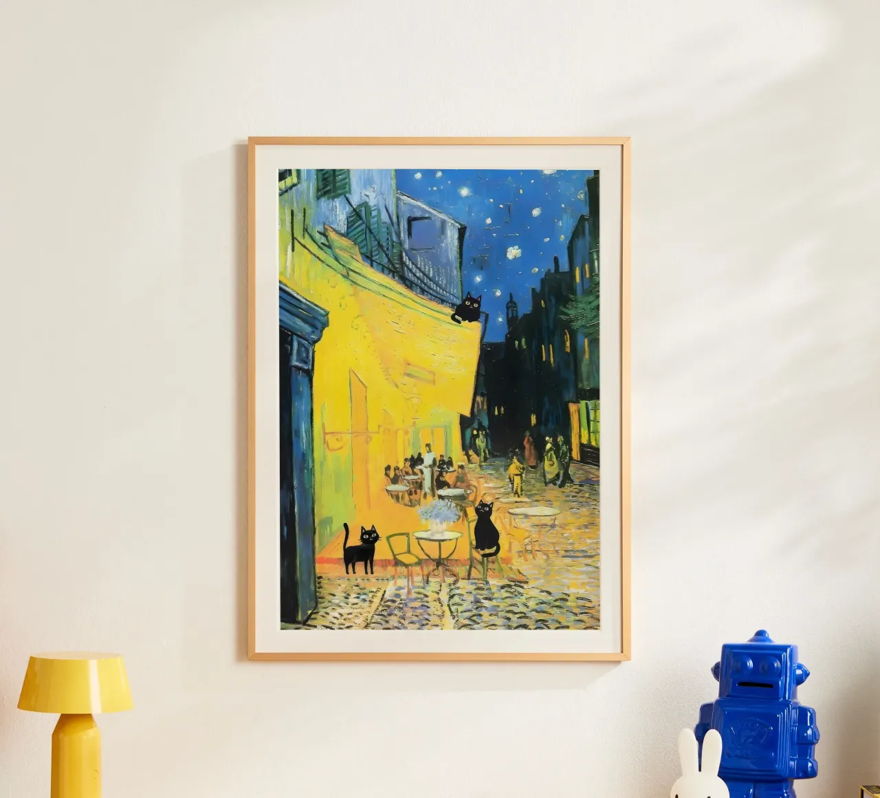 Zwarte katten in Vincent Van Goghs Caféterras bij nacht poster met aluminium frame van clay bobby