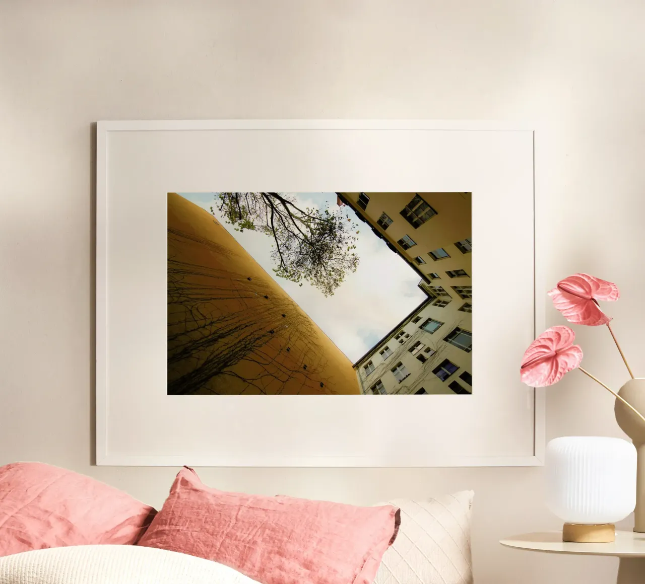 Hinterhof 74 poster con telaio in plastica da Marc Gruninger