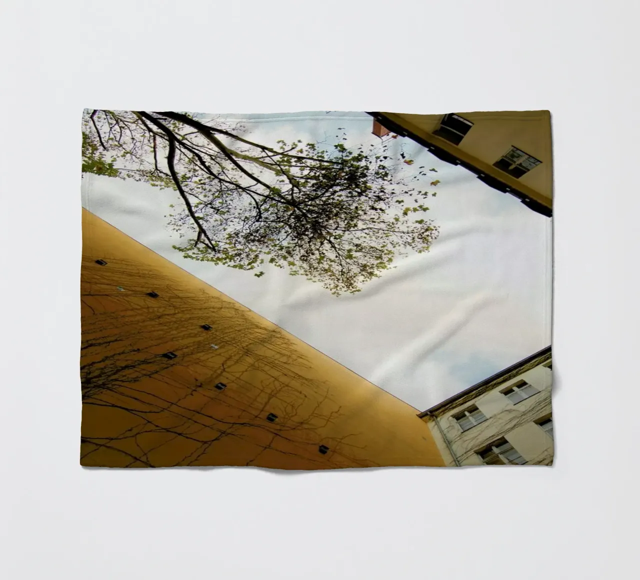 Hinterhof 74 coperta in pile da Marc Gruninger