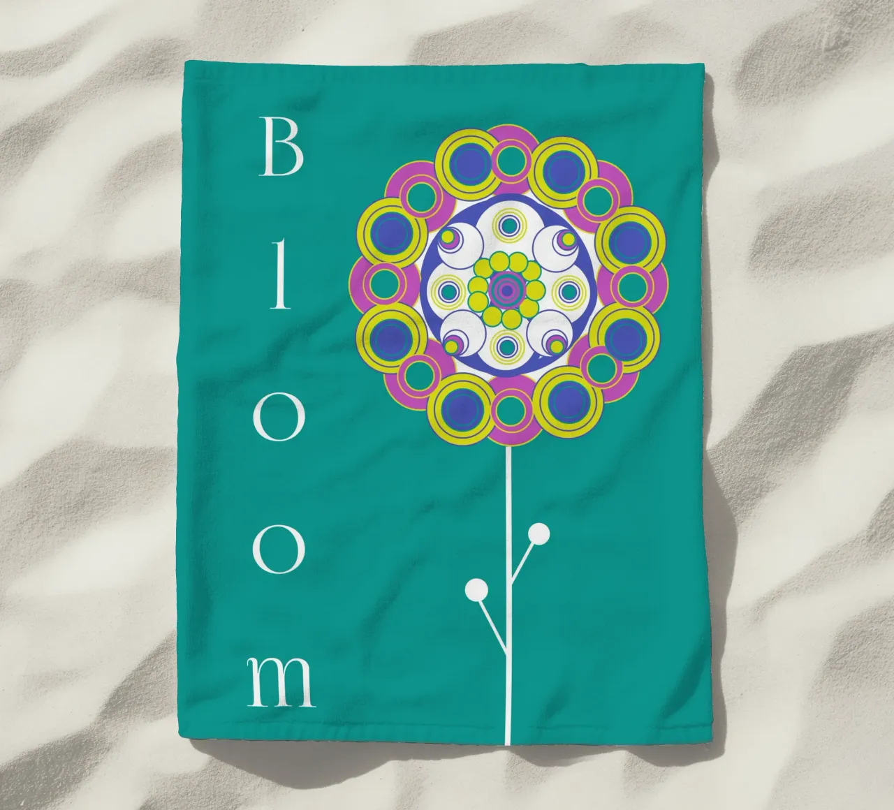 Bloom, Grafisches buntes Blumemmotiv auf Grün telo mare da Lilou Art