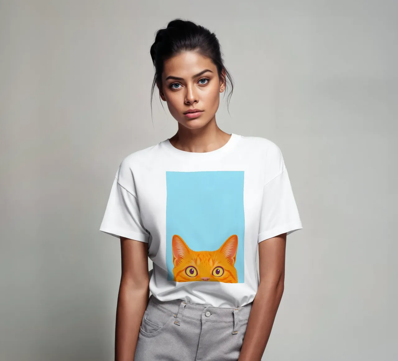gatto che sbircia t-shirt da oneone