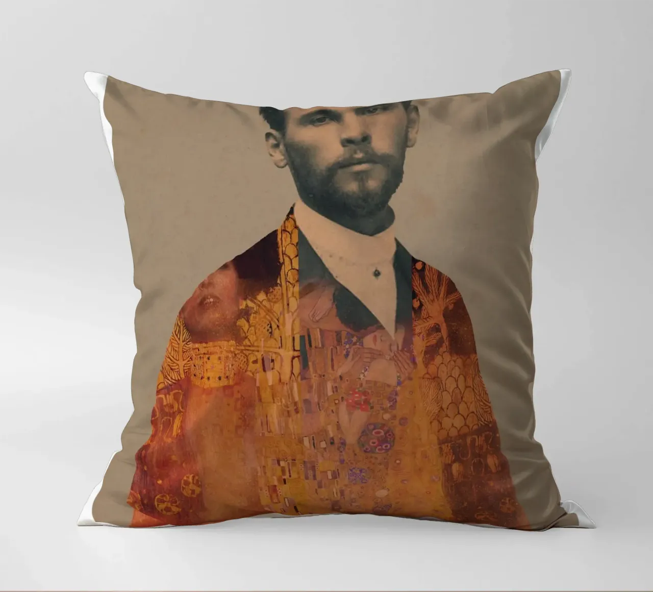 for Gustav Klimt with border cuscino da Frank Moth