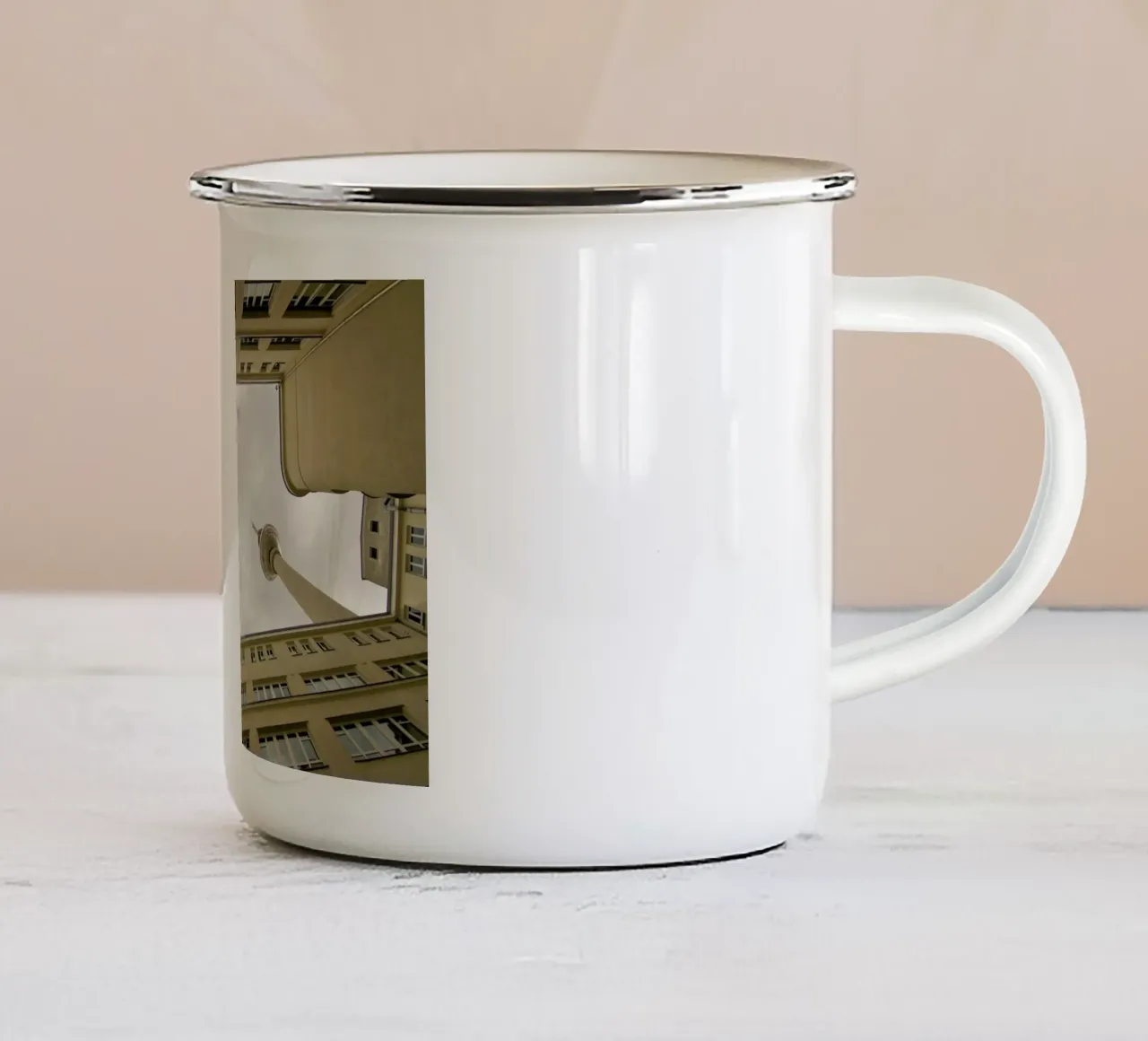 Hinterhof 80 tazza in smalto da Marc Gruninger