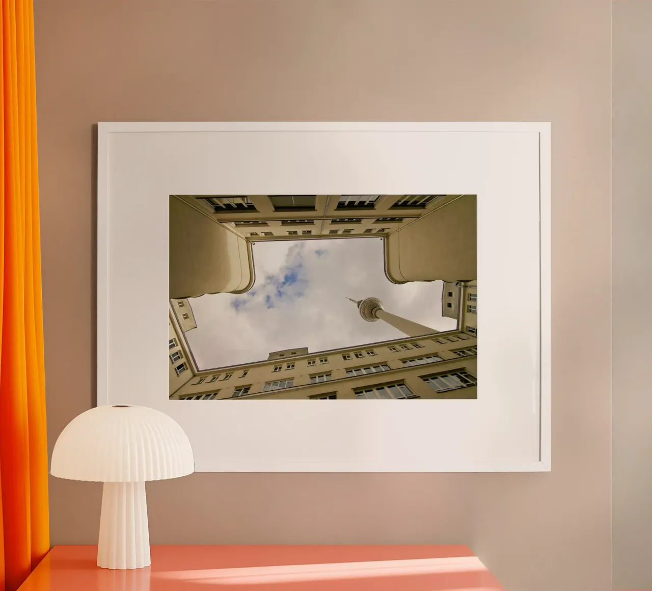 Hinterhof 80 poster con telaio in alluminio da Marc Gruninger