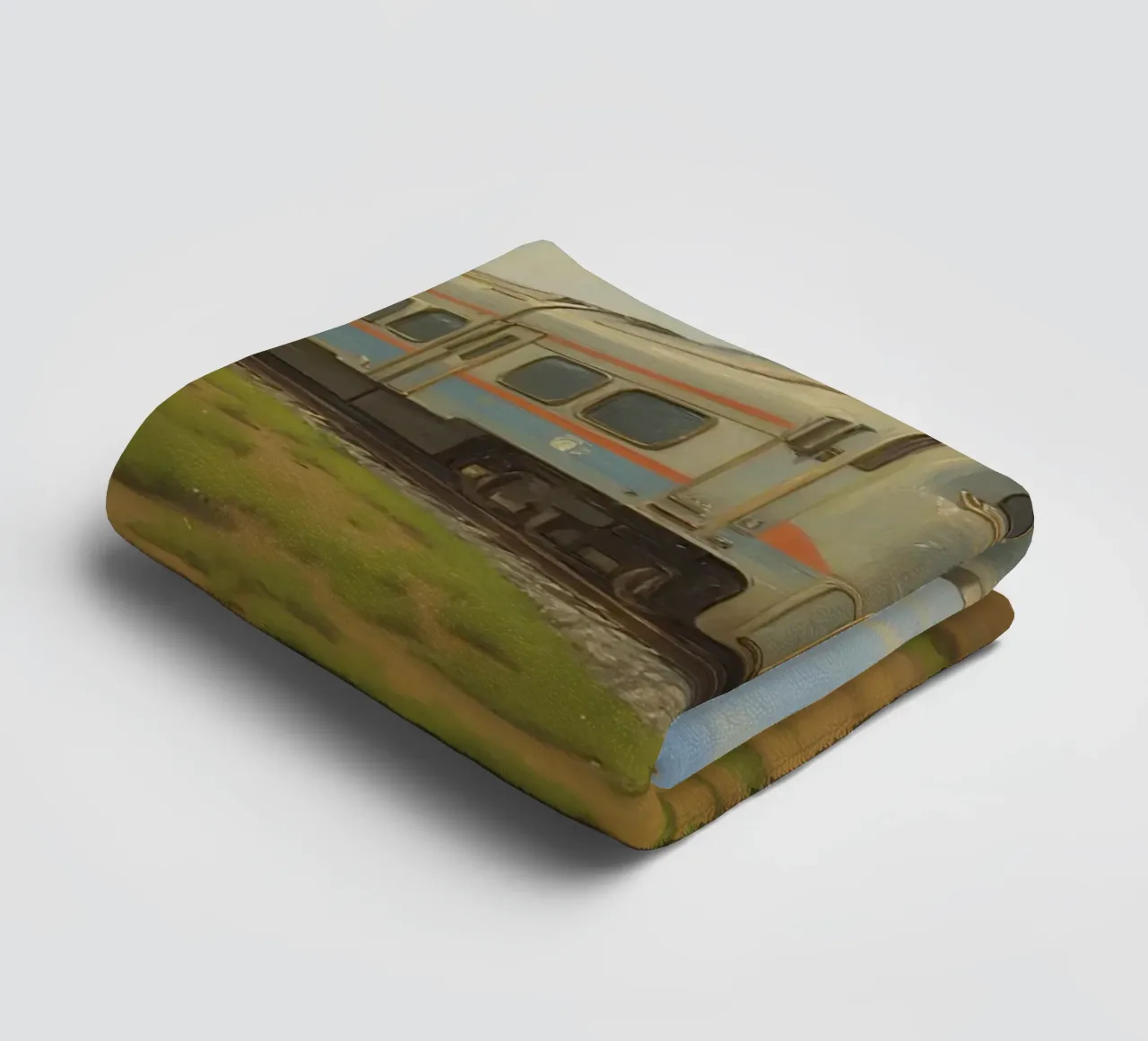Un treno passeggeri retrò attraversa la campagna sotto asciugamano da bagno da DesignDoodle