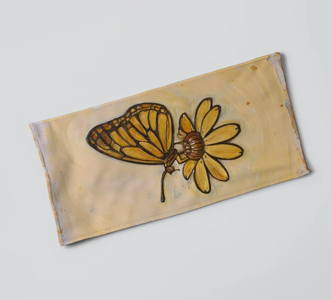 Papillon monarque se reposant sur une fleur jaune, wtercolor serviette de bain de DesignDoodle