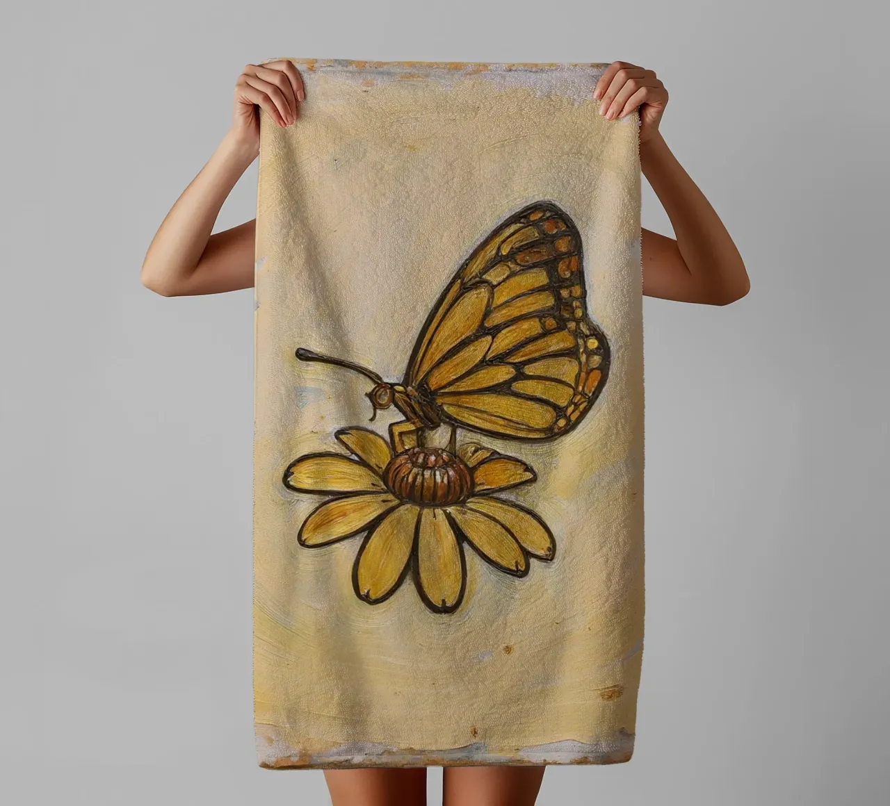 Papillon monarque se reposant sur une fleur jaune, wtercolor serviette de bain de DesignDoodle