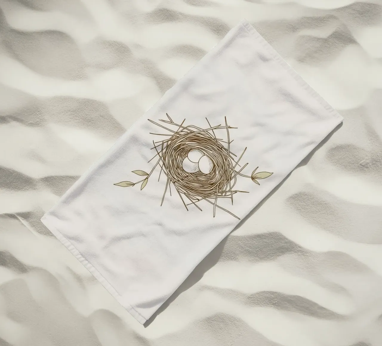 Illustrazione del nido con tre uova bianche all'interno, telo mare da DesignDoodle