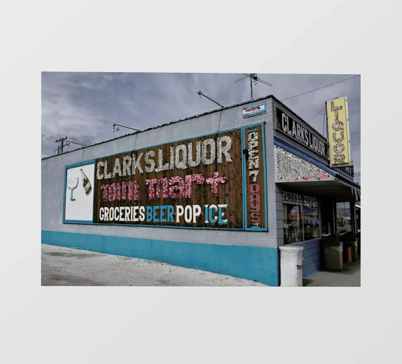Liquor Store Hawthorne telo in pvc da Marc Gruninger