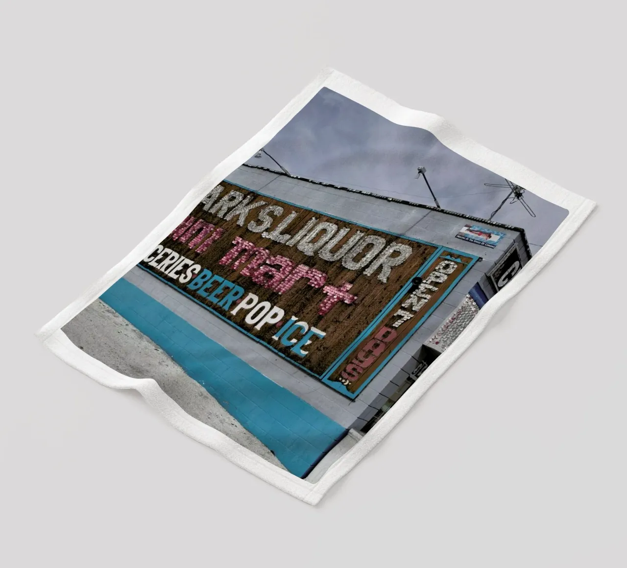Liquor Store Hawthorne coperta in pile da Marc Gruninger