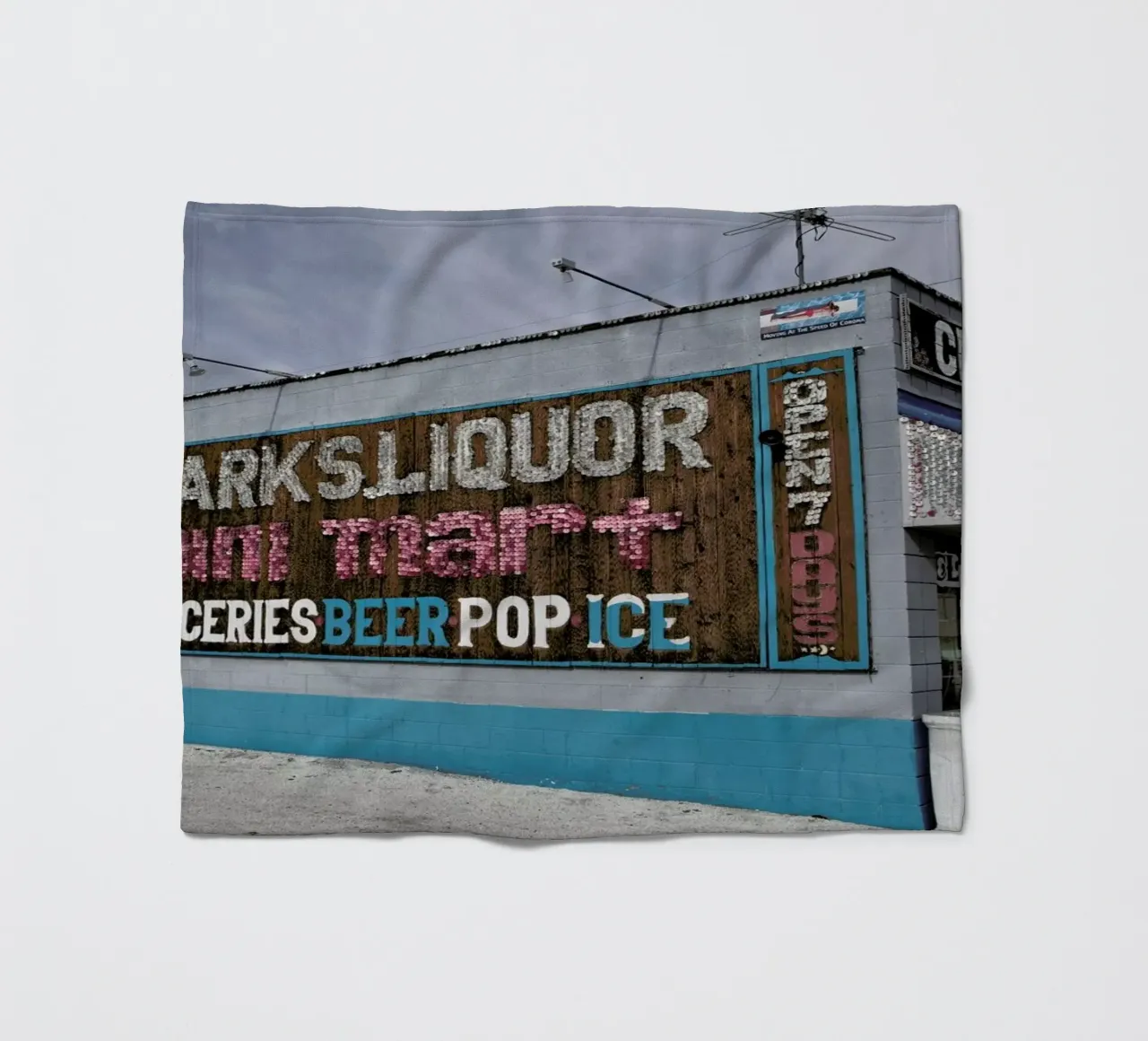 Liquor Store Hawthorne coperta in pile da Marc Gruninger