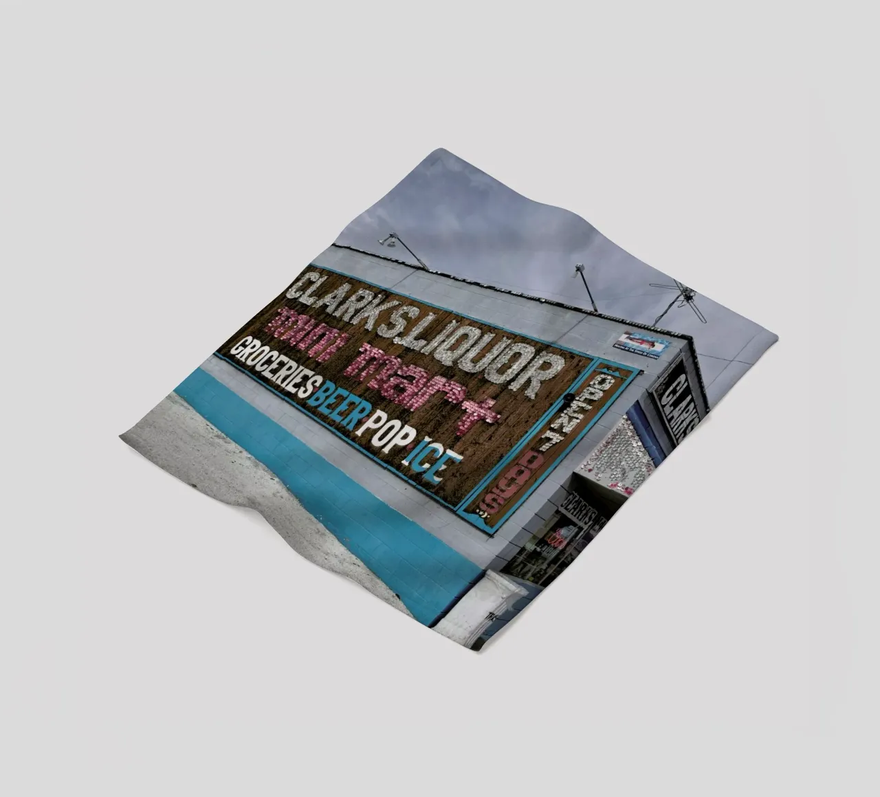 Liquor Store Hawthorne coperta in pile da Marc Gruninger