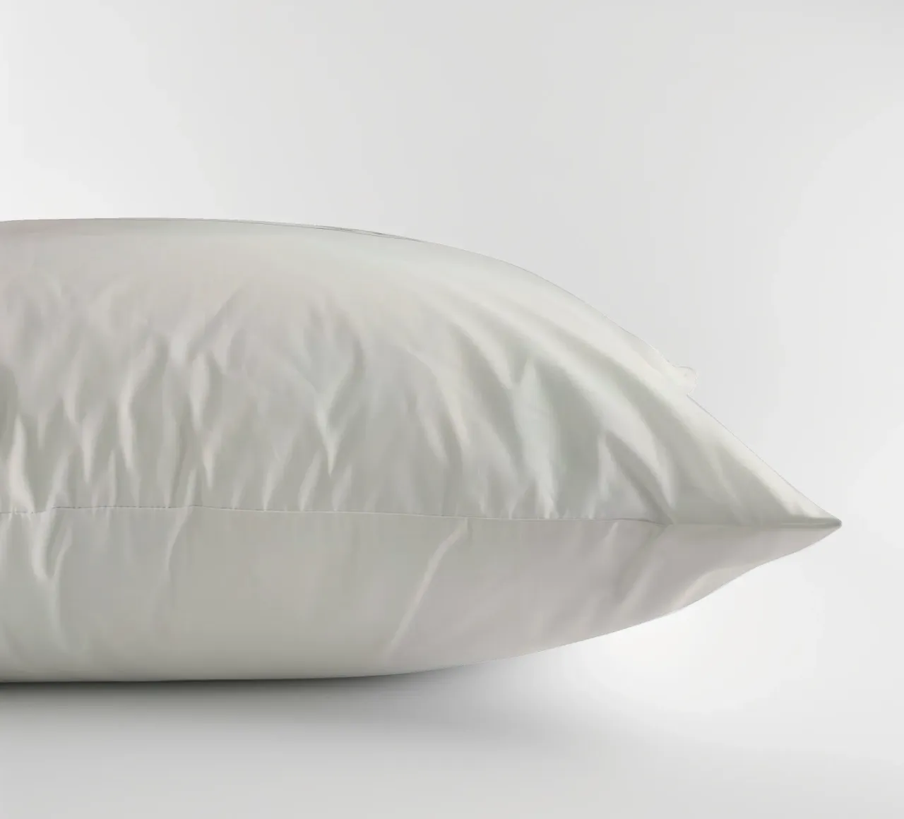 Sagoma minimalista di una colomba in volo cuscino da DesignDoodle