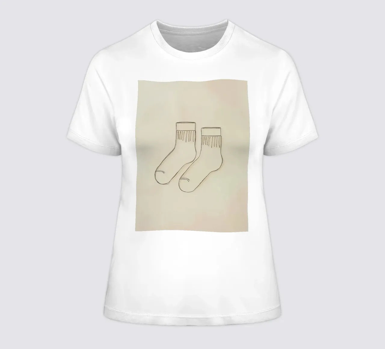 Dos calcetines informales se dibujan con simples líneas negras camiseta de mujer de DesignDoodle