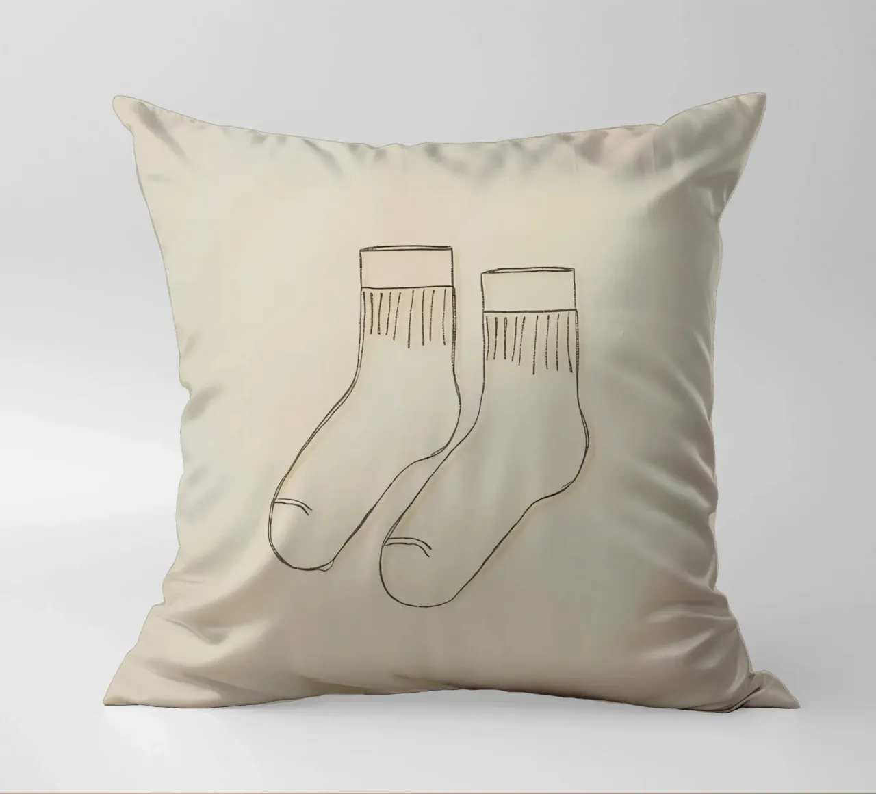 Dos calcetines informales se dibujan con simples líneas negras cojín de DesignDoodle