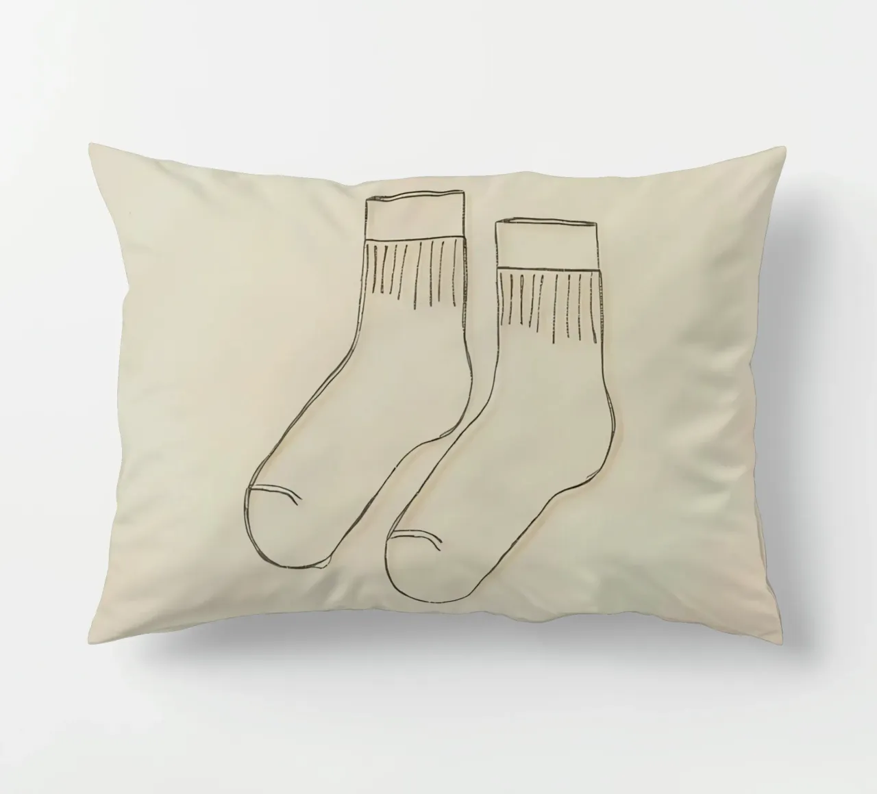 Dos calcetines informales se dibujan con simples líneas negras cojín de DesignDoodle