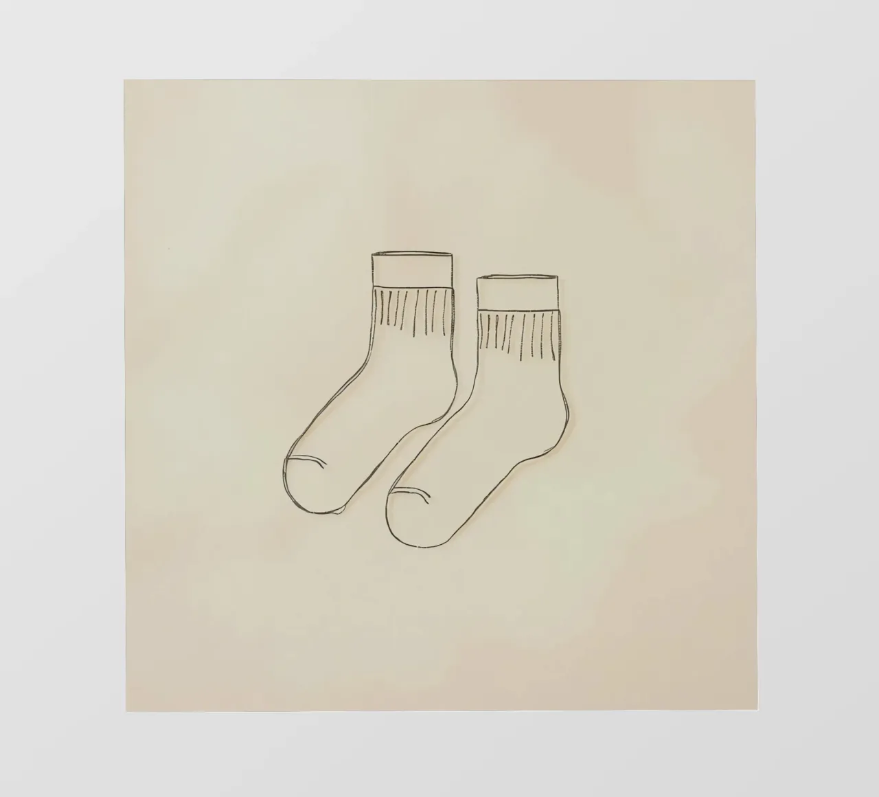 Dos calcetines informales se dibujan con simples líneas negras lámina retroiluminada de DesignDoodle