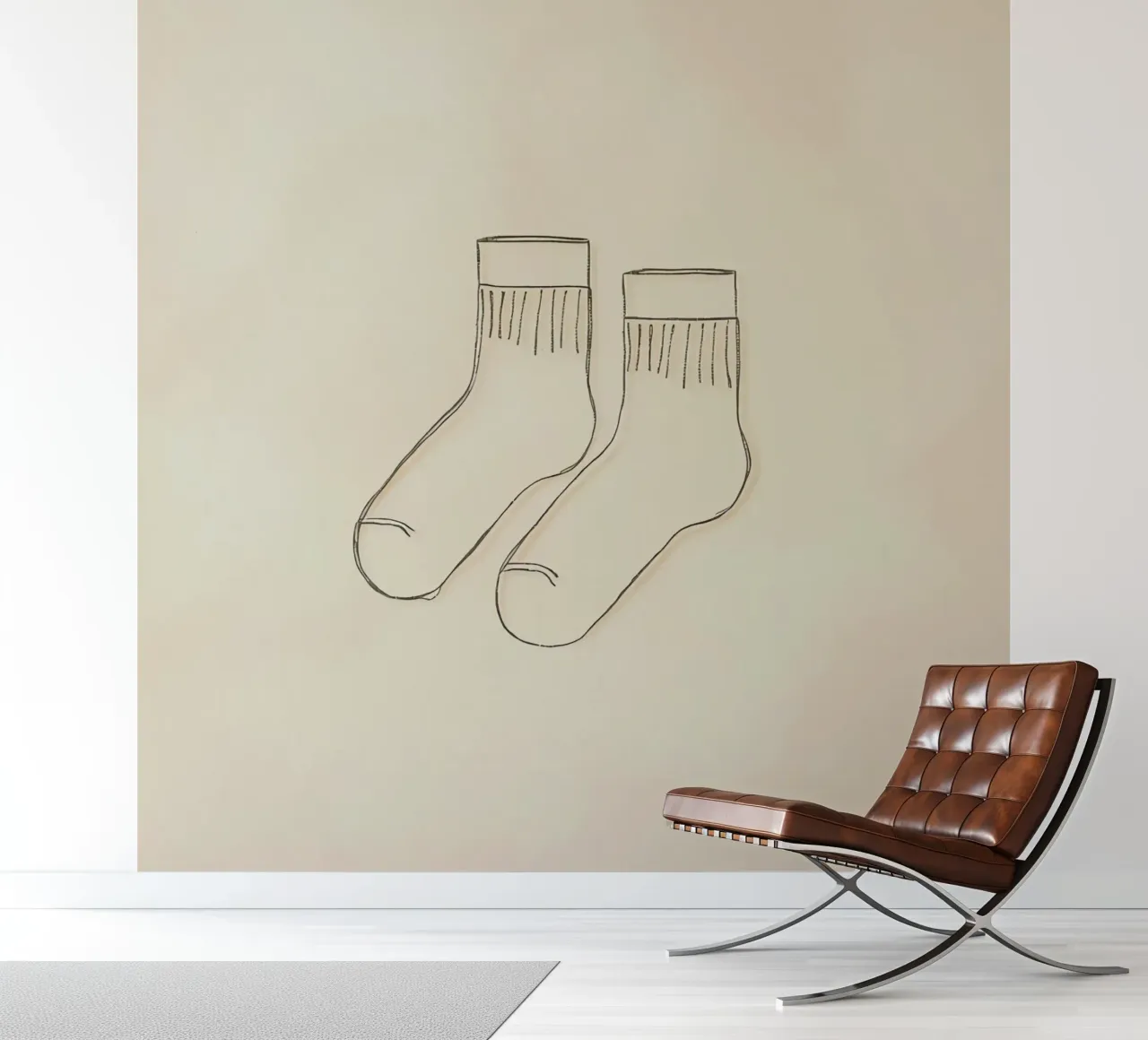 Dos calcetines informales se dibujan con simples líneas negras papel para pared de DesignDoodle