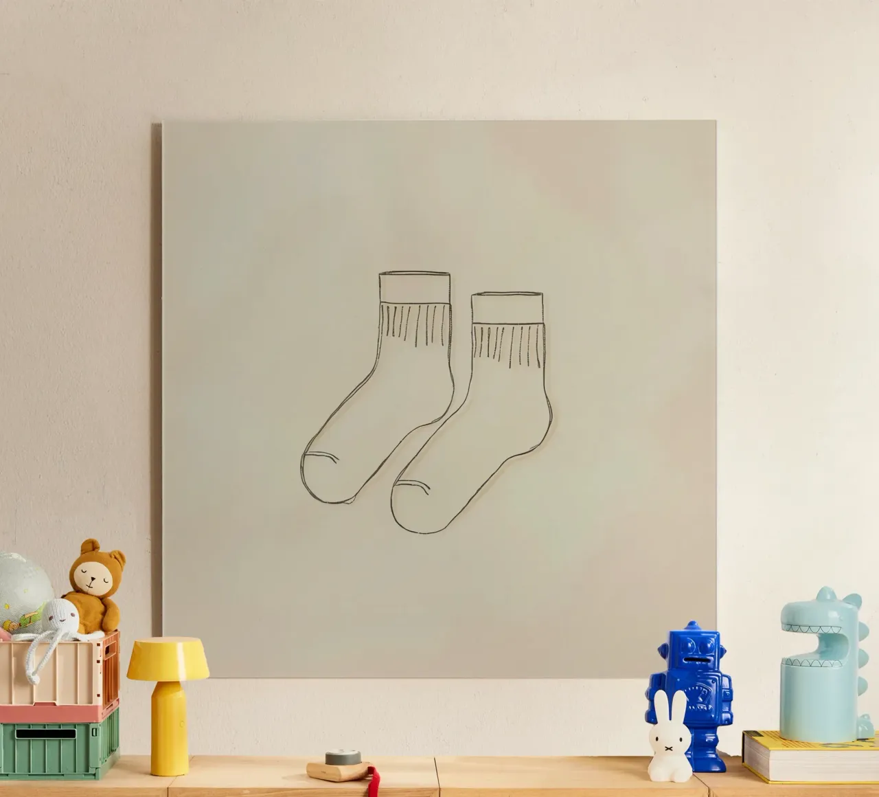 Dos calcetines informales se dibujan con simples líneas negras metacrilato de DesignDoodle