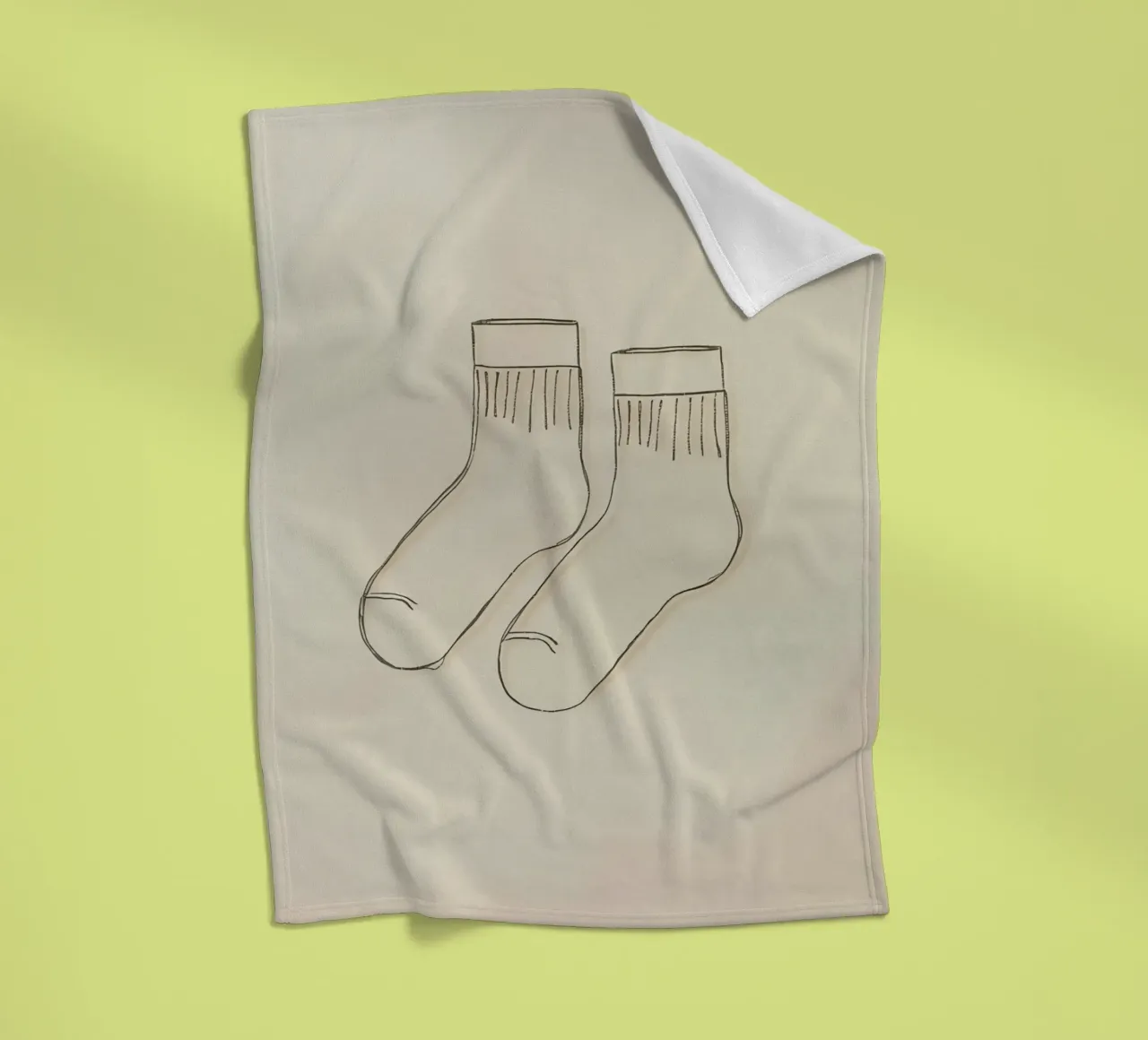 Dos calcetines informales se dibujan con simples líneas negras manta de franela de DesignDoodle