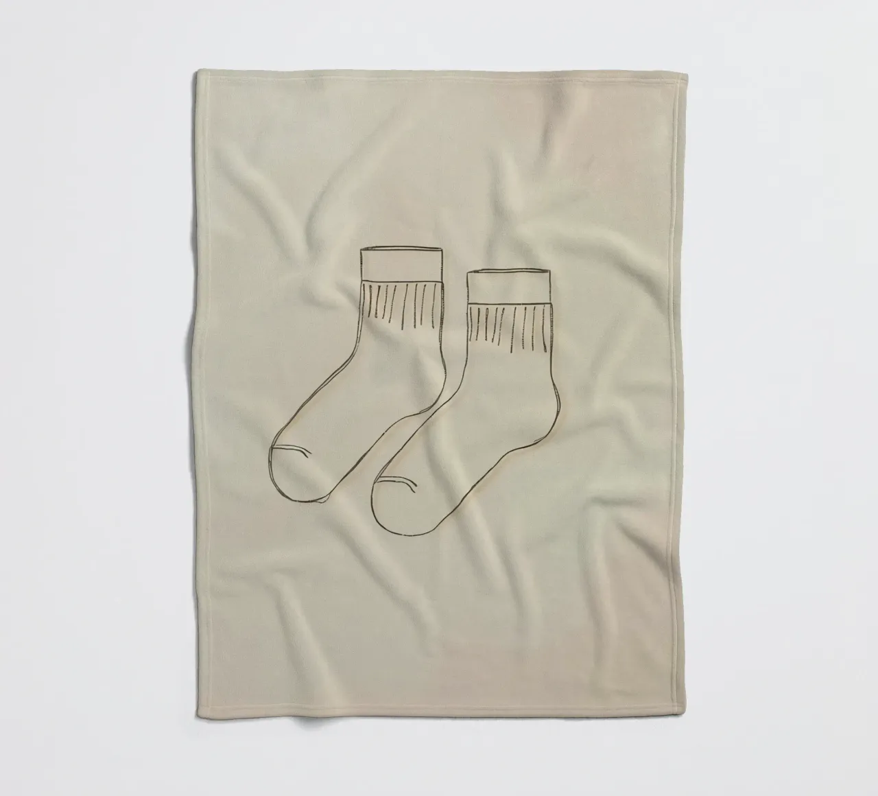 Dos calcetines informales se dibujan con simples líneas negras manta de franela de DesignDoodle