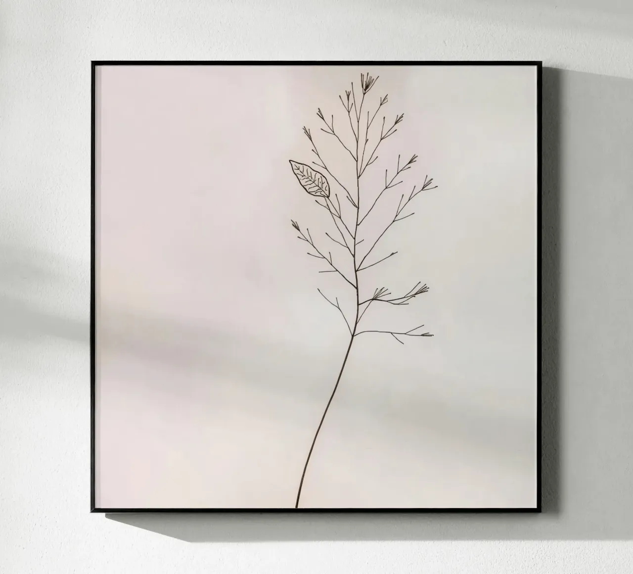 Singolo ramo botanico minimale, che mostra una foglia plexiglass da DesignDoodle