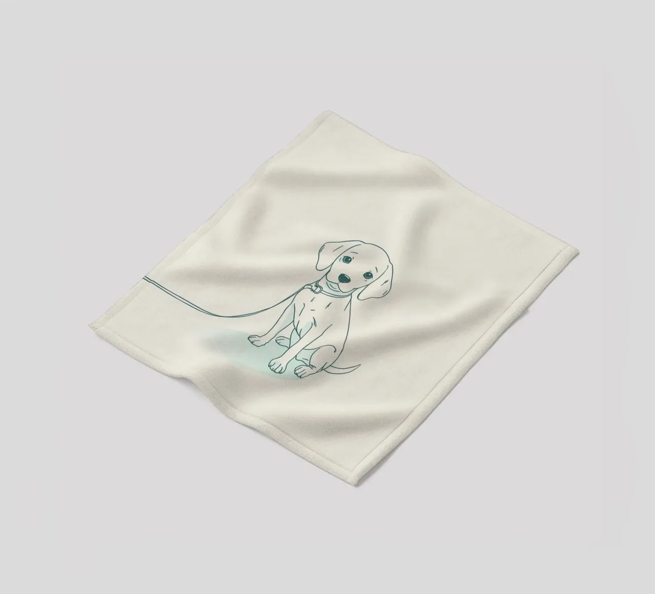 Un piccolo cucciolo aspetta al guinzaglio, seduto, con l'aria un po' triste coperta in pile da DesignDoodle