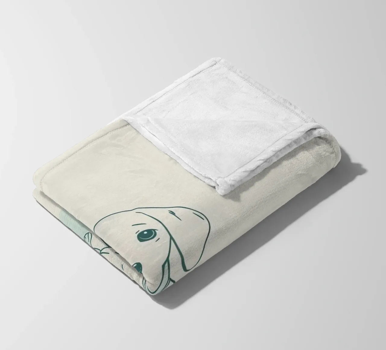 Un piccolo cucciolo aspetta al guinzaglio, seduto, con l'aria un po' triste coperta in pile da DesignDoodle