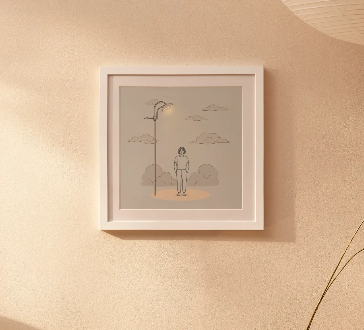 Jeune femme debout sous un lampadaire par une journée nuageuse hahnemühle de DesignDoodle