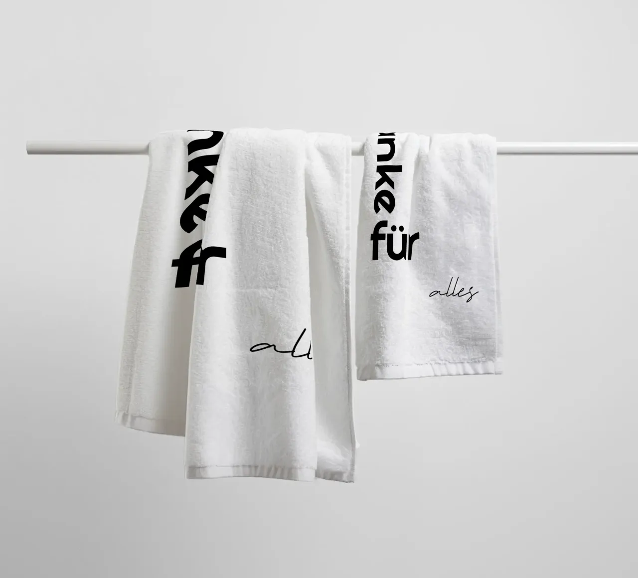 Grazie di tutto asciugamano da bagno da YV TYPOGRAPHY