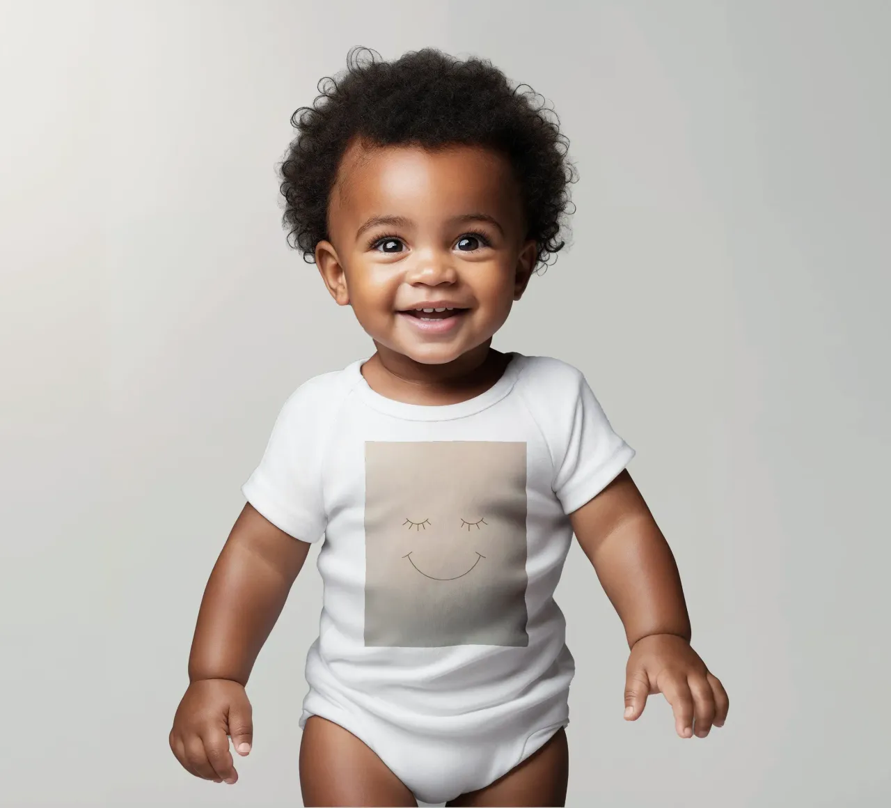 Dessin simple d'un visage avec les yeux fermés et un sourire body bébé de DesignDoodle