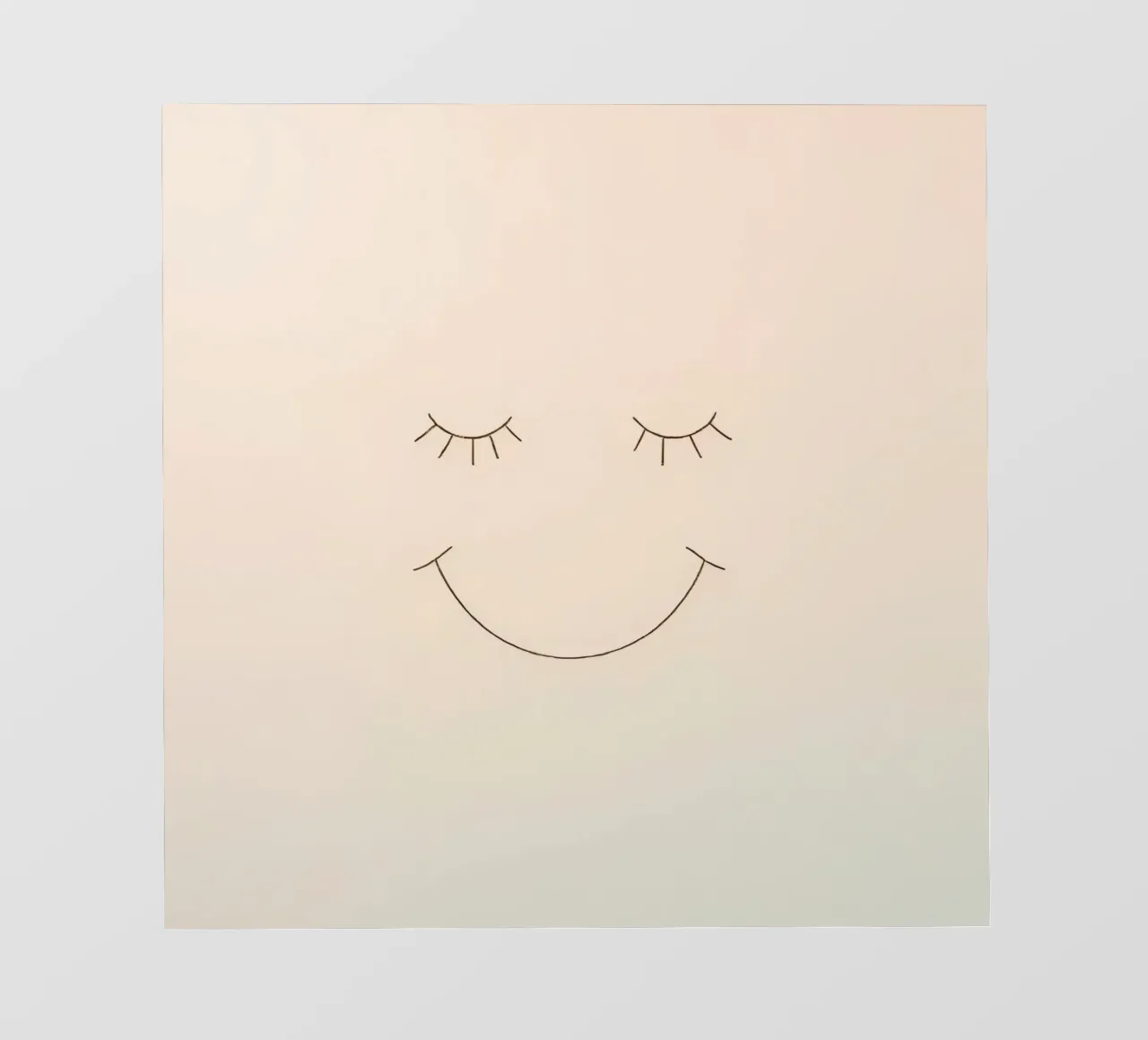 Semplice disegno di un volto con occhi chiusi e sorriso pellicola backlit da DesignDoodle